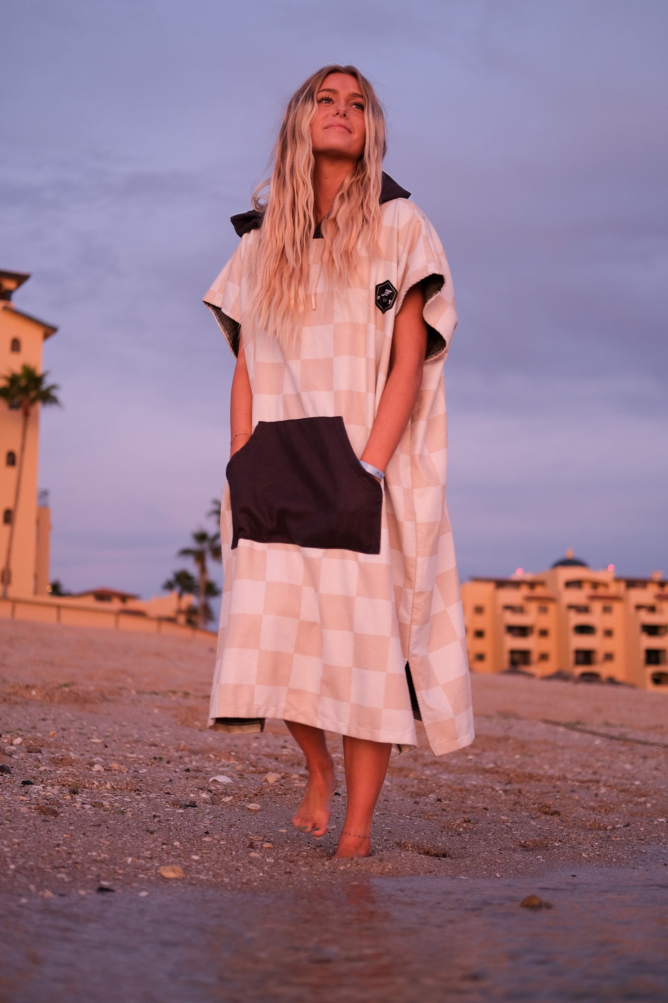 CHECKER PONCHO TOWEL